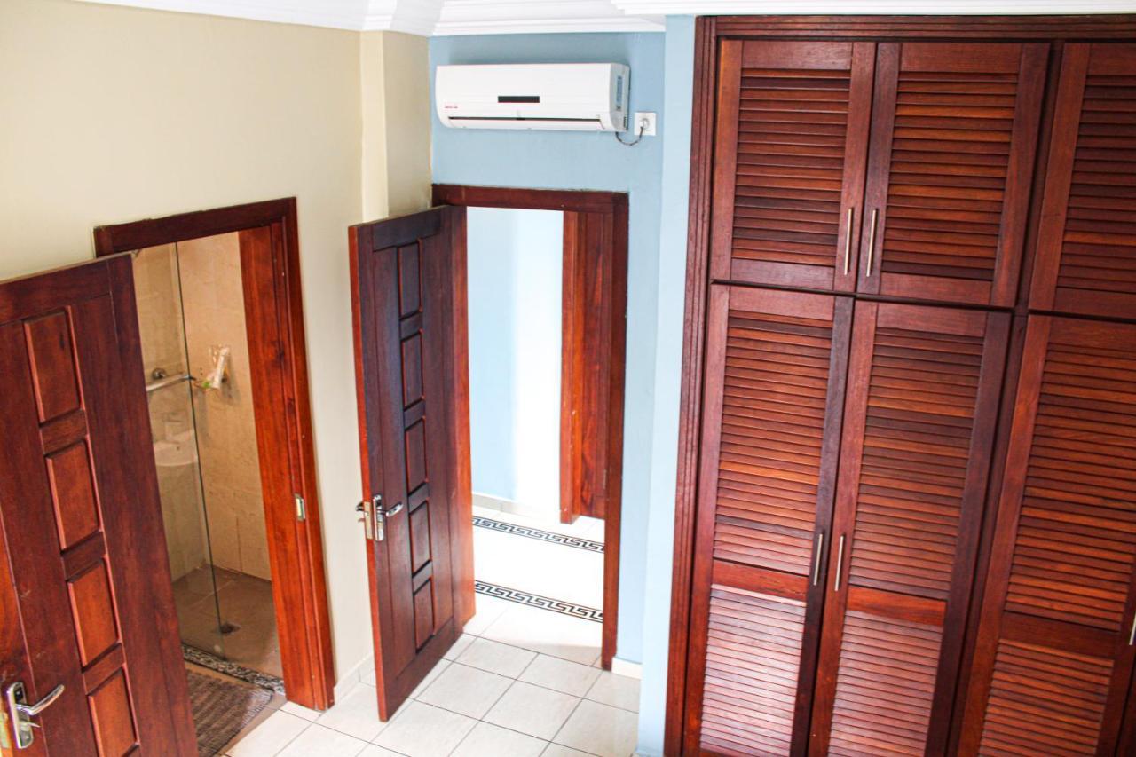 Residence Le Carat Bonapriso Douala Exterior photo